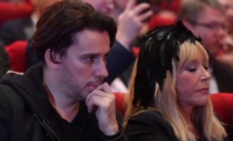 «Мы ничего с этим не можем сделать»: Максим Галкин рассказал, с какими проблемами столкнулся из-за Аллы Пугачевой «Мы ничего с этим не можем сделать»: Максим Галкин рассказал, с какими проблемами столкнулся из-за Аллы Пугачевой