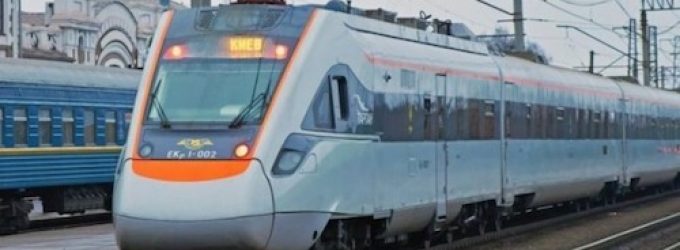 «Укрзалізниця» з 1 червня 2020 року почне відновлення роботи приміських потягів.